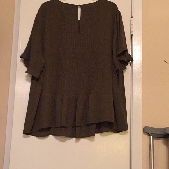 The Limited short sleeve plus size Top Olive Green - Picture 11 of 15